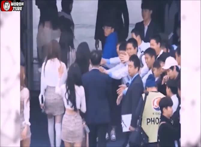 Video :His idol's scent causes him to lose consciousness
